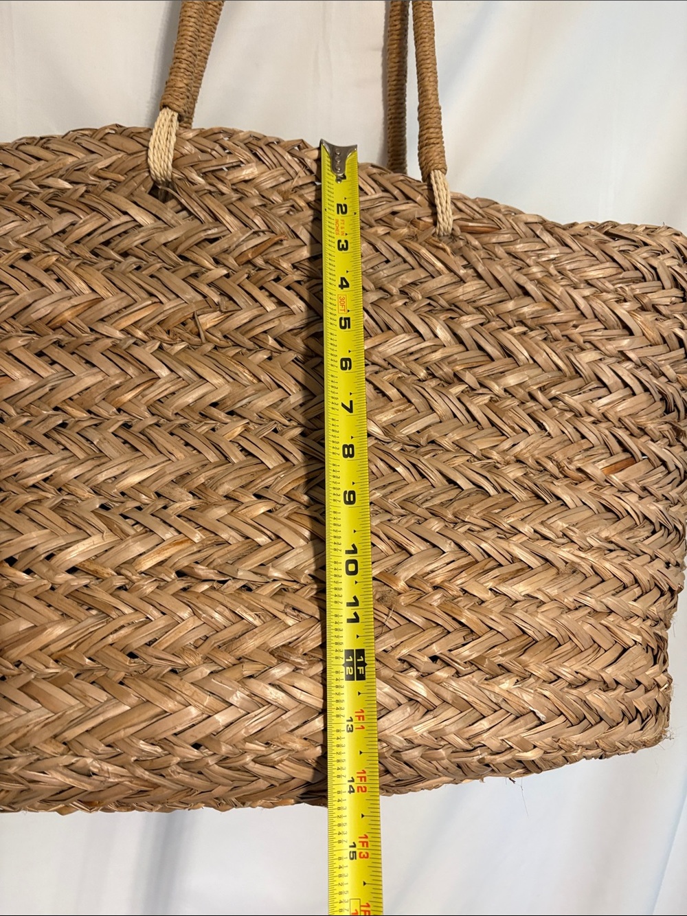 Woven Straw Tote Bag in Natural Beige - Casual Women’s Beach Bag Resortwear - Picture 3 of 7